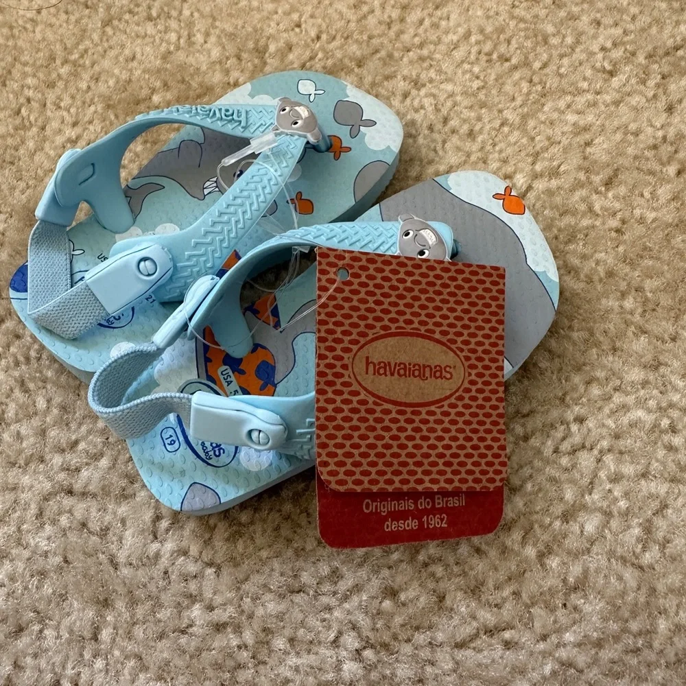 NWT Havaianas Baby Shark Sandals Size 5C